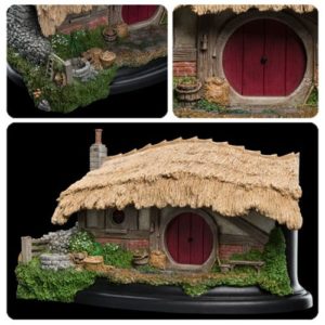 The Lord of the Rings Farmer Maggot’s Hobbit Hole Statue